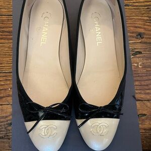 CHANEL Black and Cream Ballet Flats